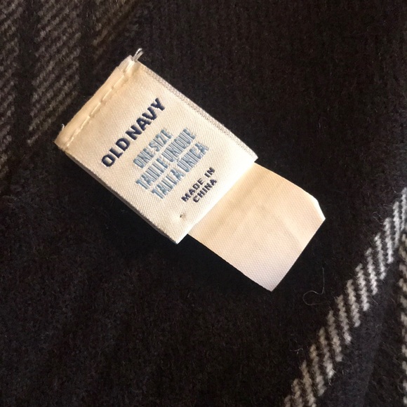 Old Navy Men’s Scarf - Picture 3 of 4